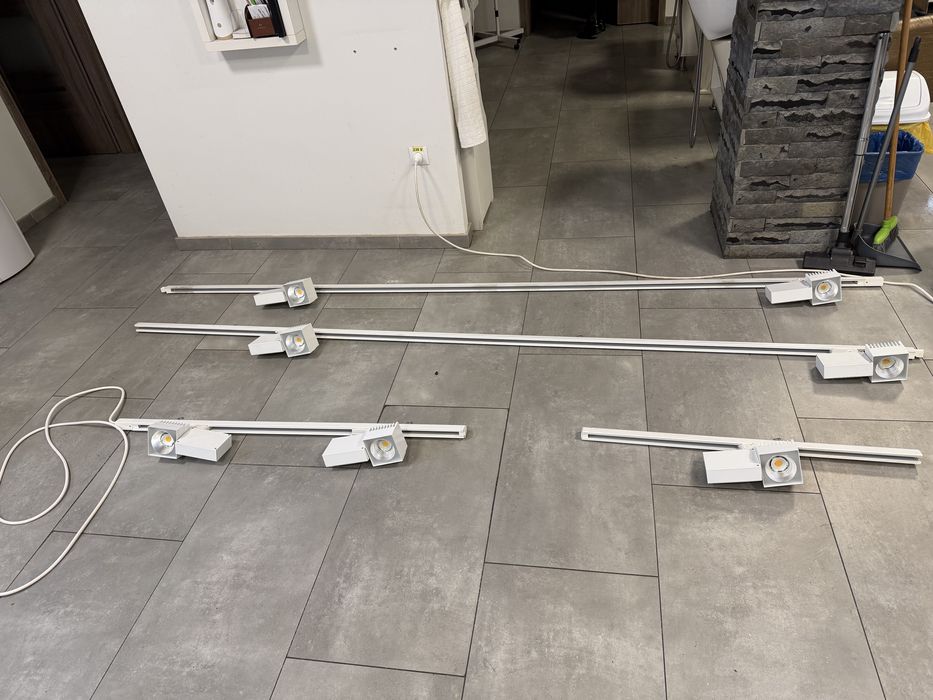 Plafoniera led pe sina