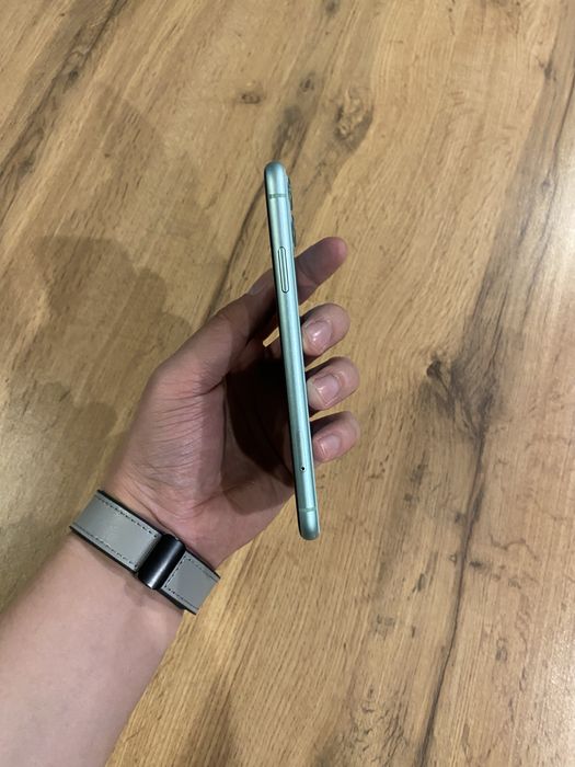 Продам iPhone 11 64Gb