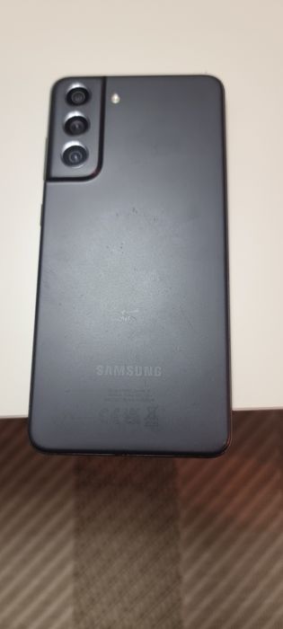Samsung S21 FE cadou 3 huse + o folie sticla