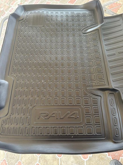 Продам полики в авто TOYOTA RAV4