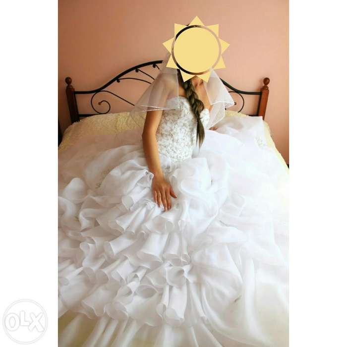 Продам свадебное платье со шлейфом
