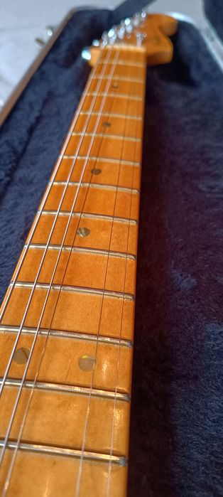 American Deluxe Stratocaster® “V” Neck (2004-2010)
