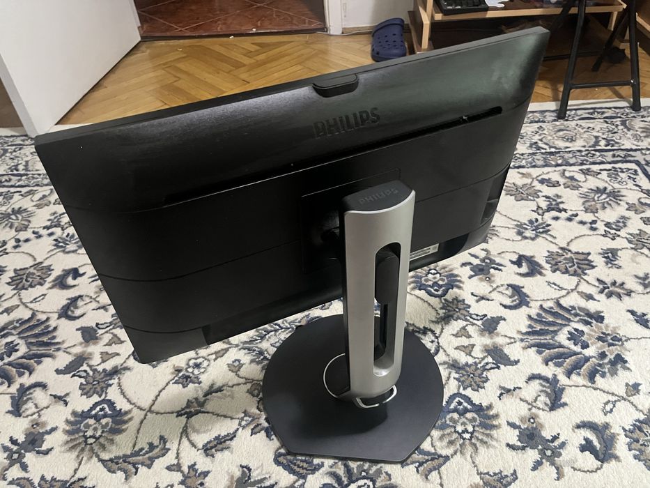 Monitor Ergonomic Philips 24"inch Reglabil inălțime și Rotație Verticala cu webcam 10