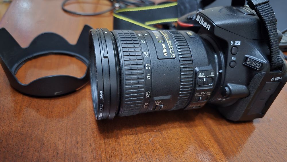 Nikon D5600 930 cadre+ Nikon 18-200mm f 3.5 5.6G AF S DX ED VR II