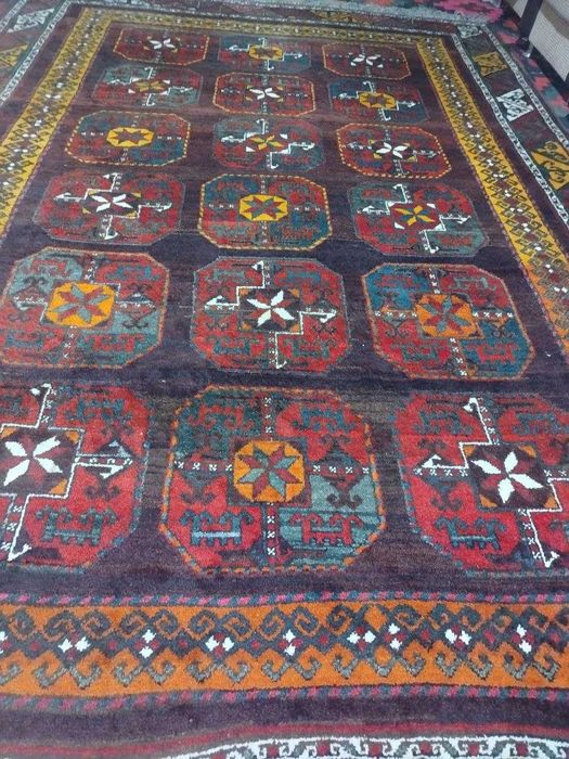 Қўлда тўқилган Гилам сотилади (2,80х4)