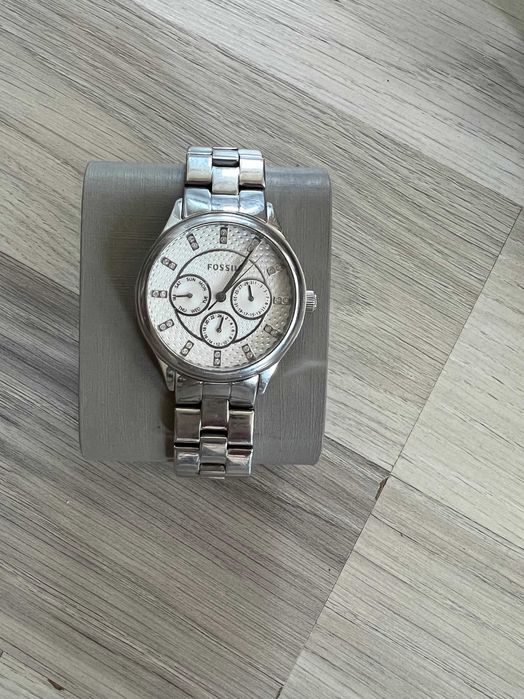 Дамски часовник - Fossil BQ1560 сребрист, като НОВ