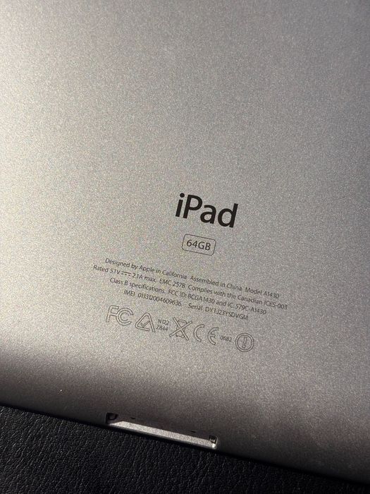 iPad (3. Generation) Wi-Fi + Cellular - перфектно състояние