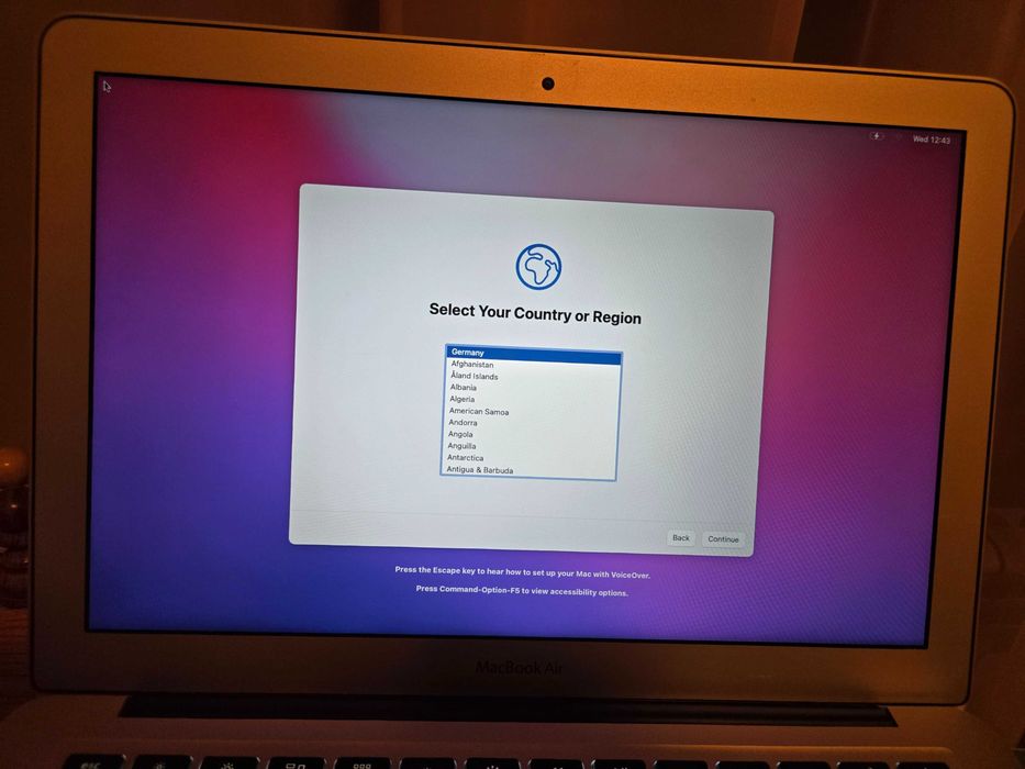 MacBook Air 13" (2015) — i7 2.2GHz, 8GB RAM, 512GB SSD + зарядно