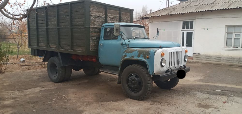 Газ 53 сотилад ишлаб турган мошина