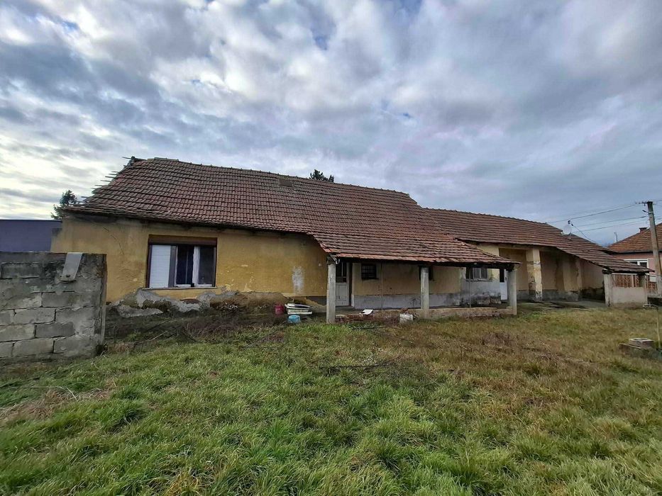 Casă demolabilă sau renovabilă lânga granită la 17 km de Oradea