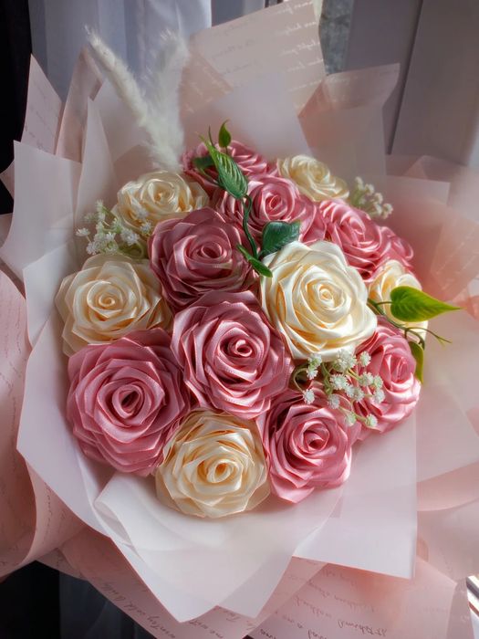 Trandafiri din satin.