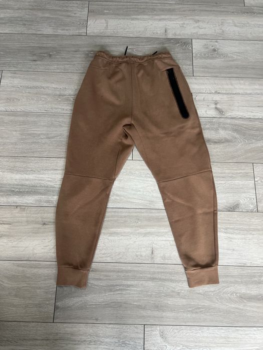Pantaloni Nike Tech