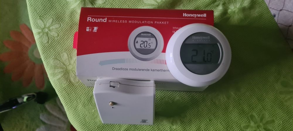 Термостат Honeywell +WIFI рутер за управление прес телефо