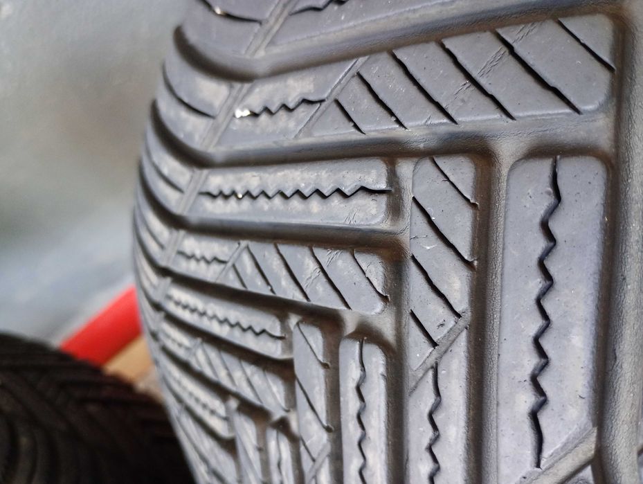 235 45 18 Hankook Kinergy 4S M+S
