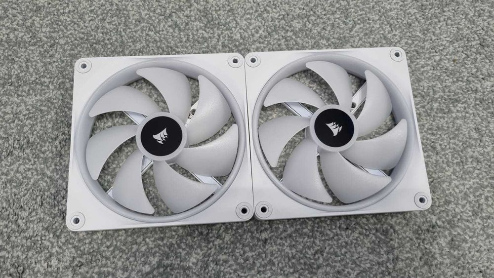 2x Ventilatoare Corsair iCue Link QX140 RGB Starter Kit