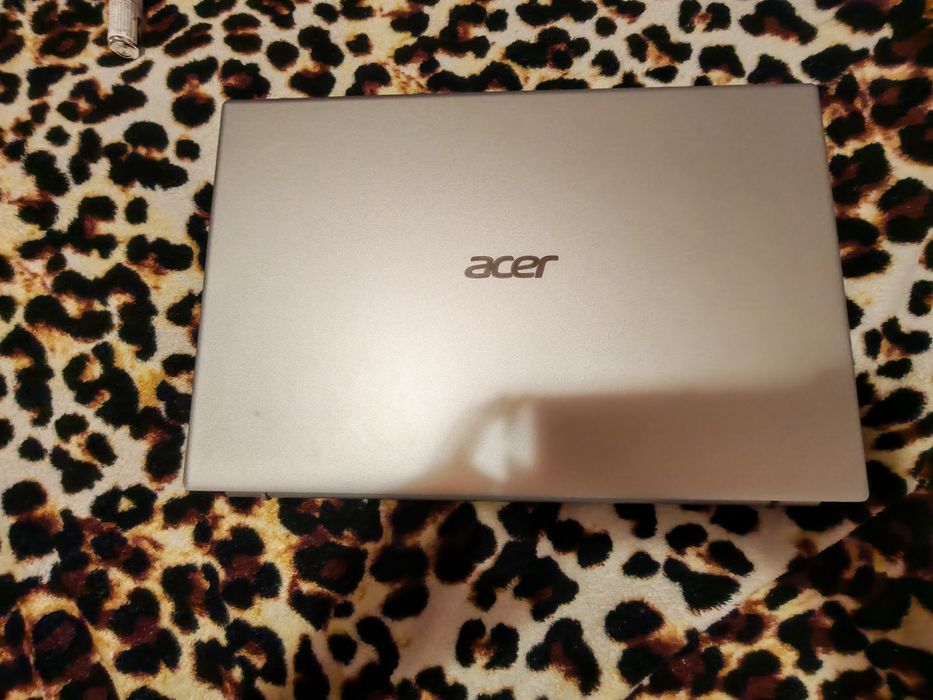 Vând Acer aspire 3