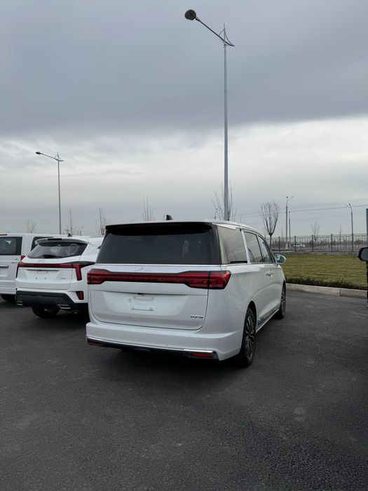 JAC RF8 Flagship 7кишили Премиум минивен