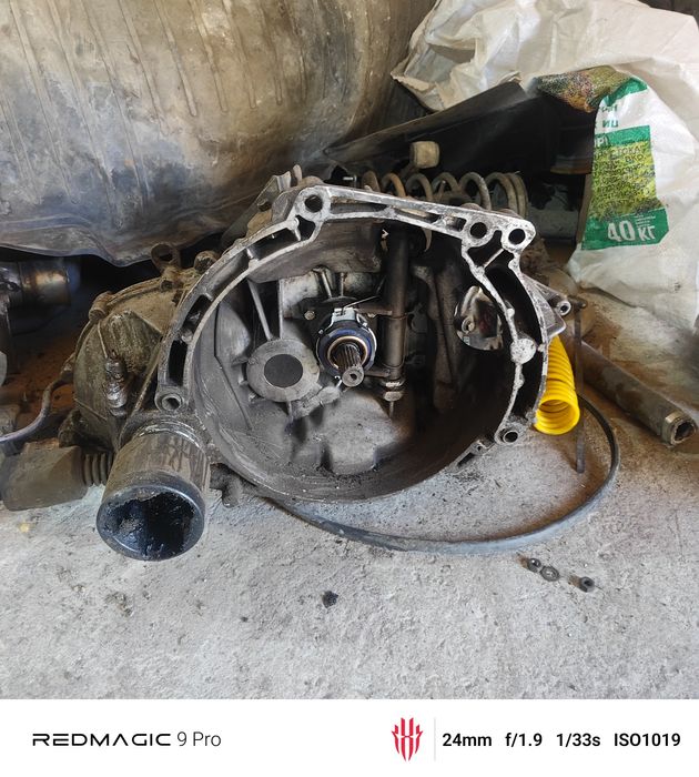 Продам двигатель коробку