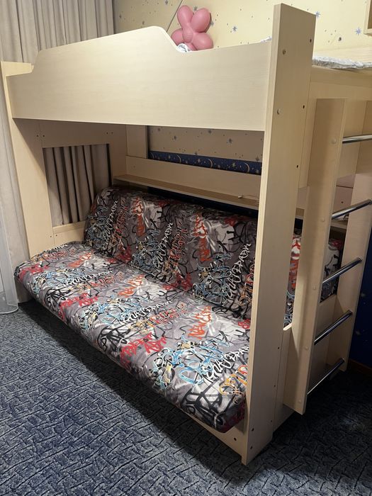 Двухъярусная кровать