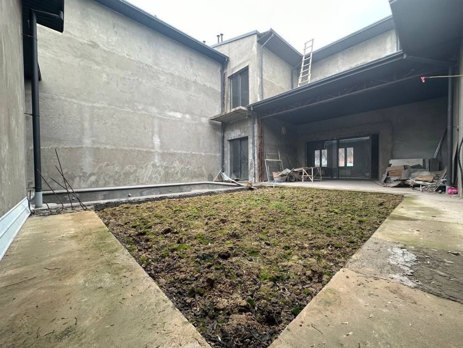 Метро Буюк Ипак Йули, Британская школа Дом 430 кв.м