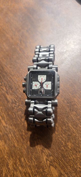 Oakley Minute Machine (Titanium Edition)**
**Легендарный индустриальны