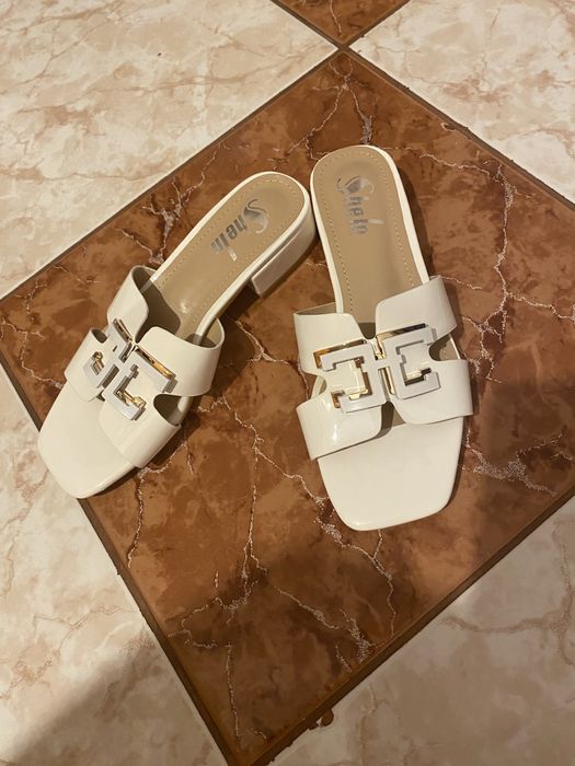 Papuci albi cu toc mic nr 35