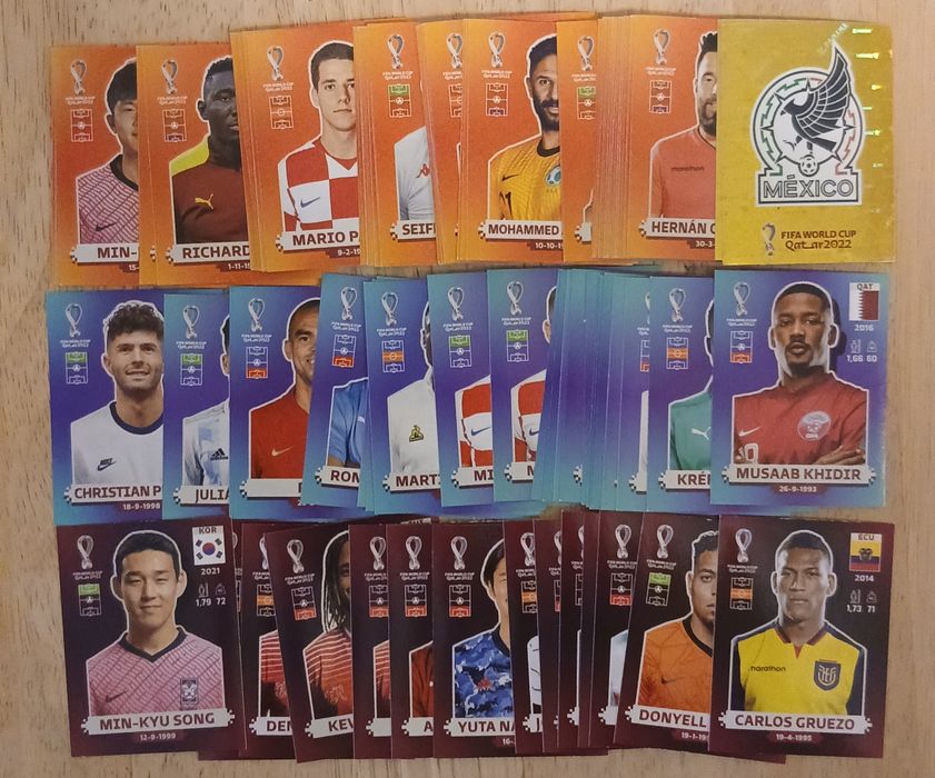 3 различни версии стикери на Панини от Световно 2022 Panini