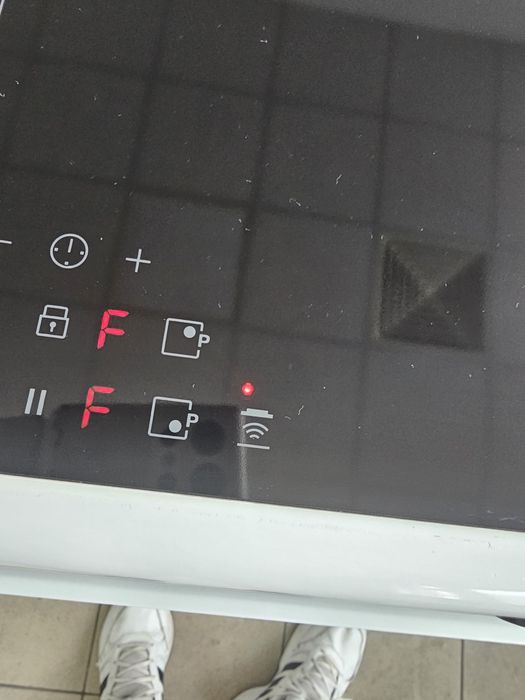 Свободностояща печка с индукционни котлони и пара Voss-Electrolux VKI1