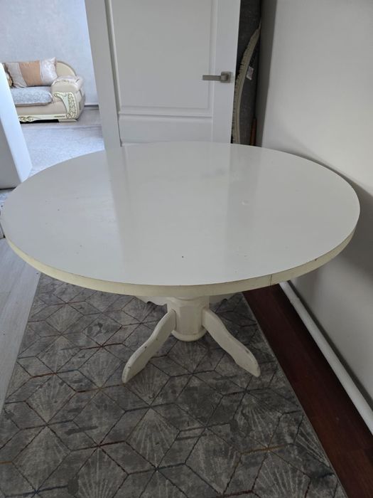 Продается круглый стол