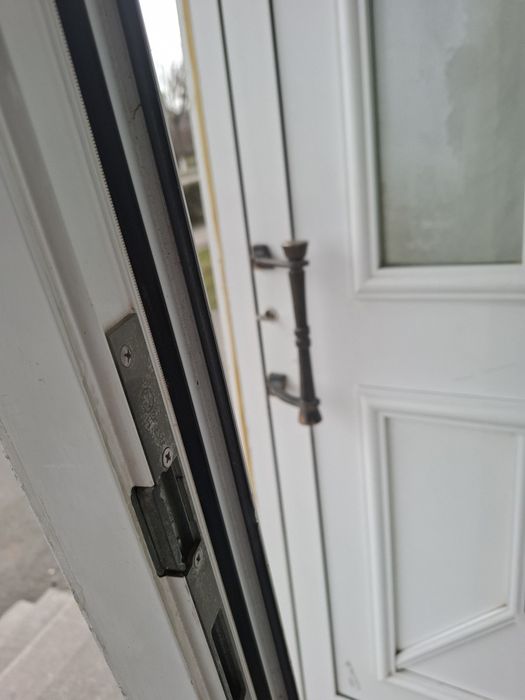 Usi exterior intrare PVC sticlă dublu termopan securizata (2 buc)