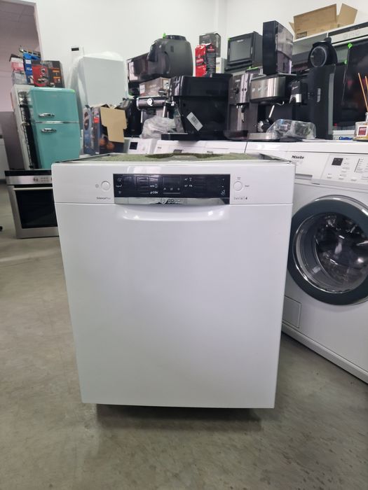 Съдомиялна за полу вграждане BOSCH Serie/4