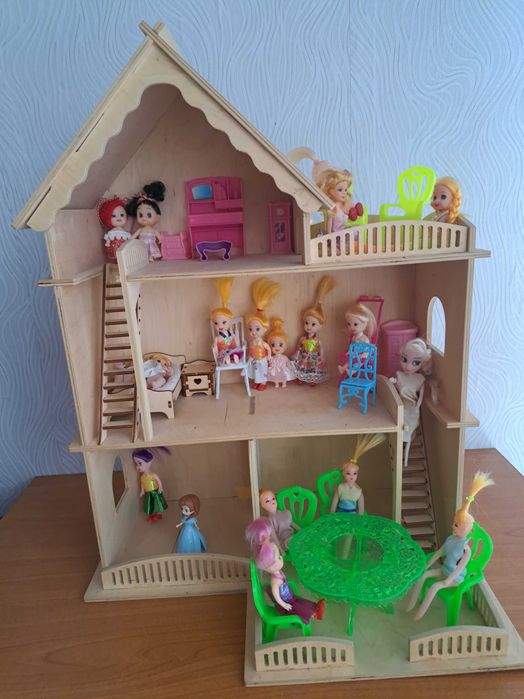 Голяма къща за кукли,различни забавни играчки
