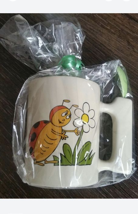 Керамични чаши с декорация и лъжичка