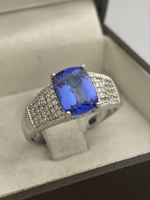 Inel aur alb 18kt.cu tanzanit si diamante