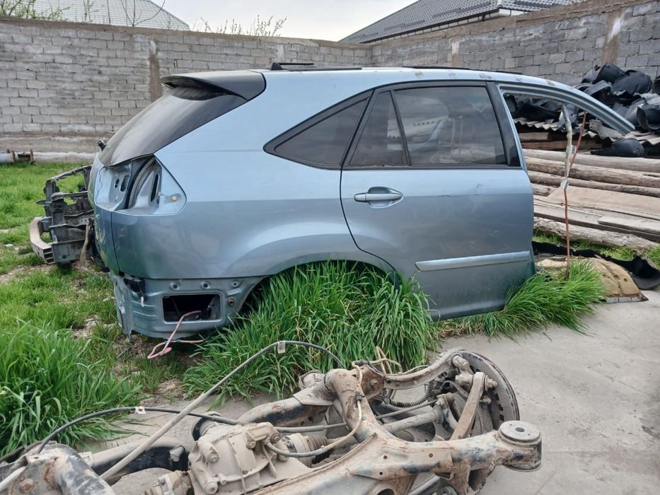 Задняя часть лексус Rx300