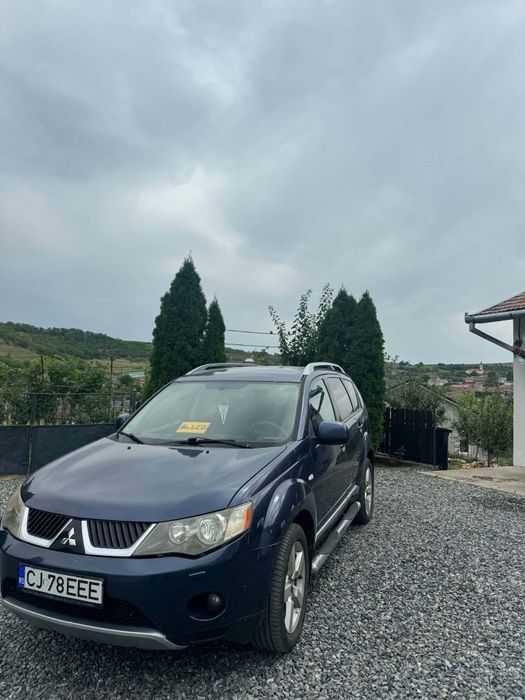 Vând Mitsubishi Outlander
