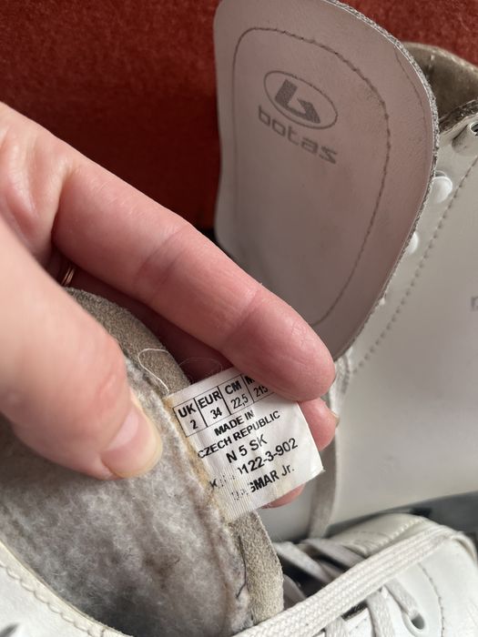 Коньки фигурные 34 р 22,5 см