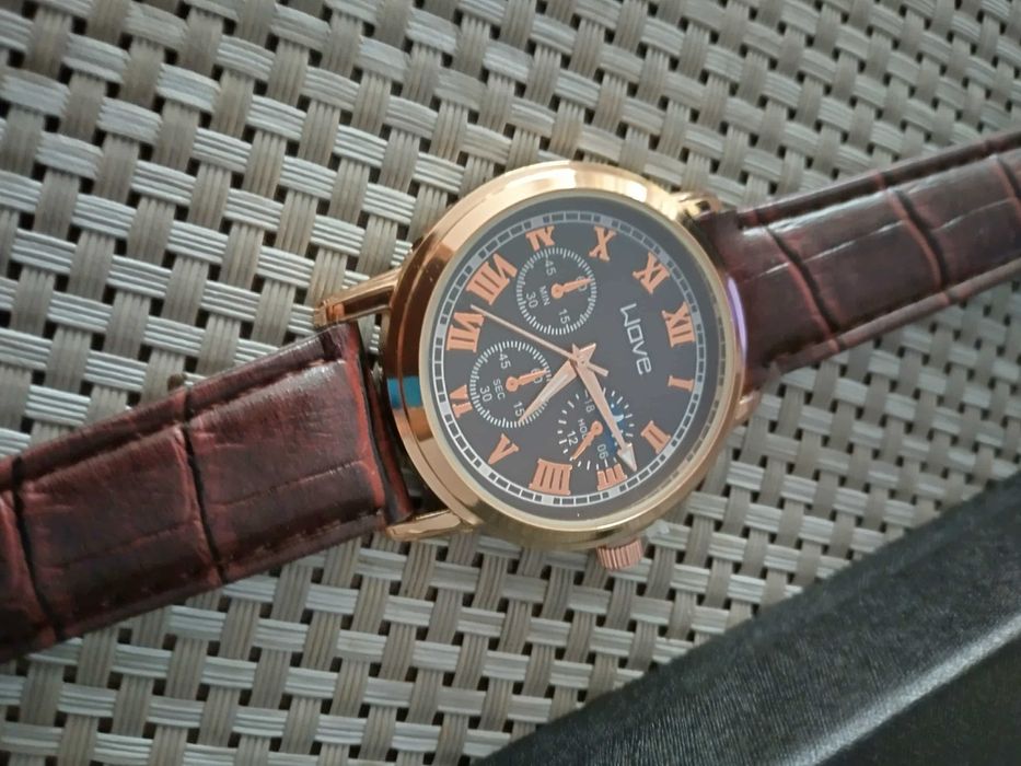 Стилен мъжки часовник от Италия