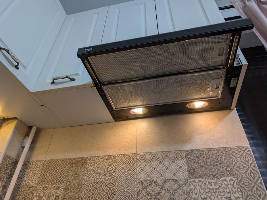 Bucătărie completă MDF alb, formă L 300 cm + electrocasnice Beko