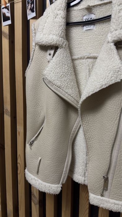 Zara жилетка S