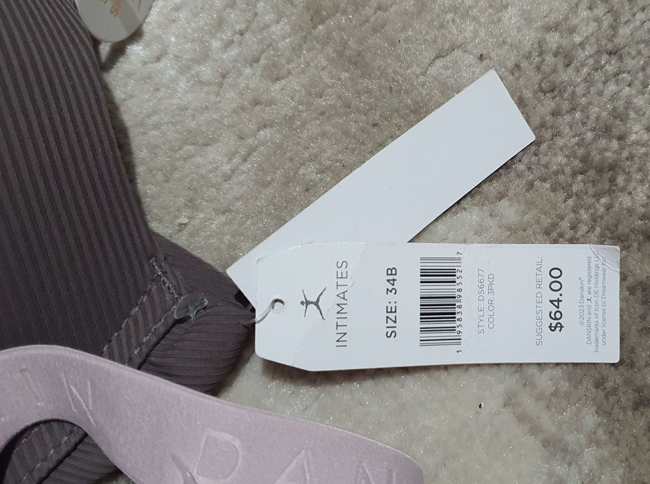 Sutiene Danskin noi cu eticheta