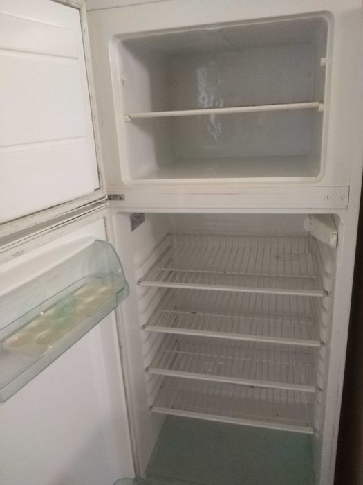 Хладилник с камера