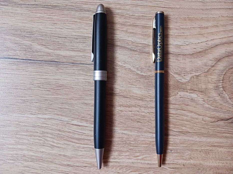 Нови комплекти химикал и молив в кутия. Нови химикали.