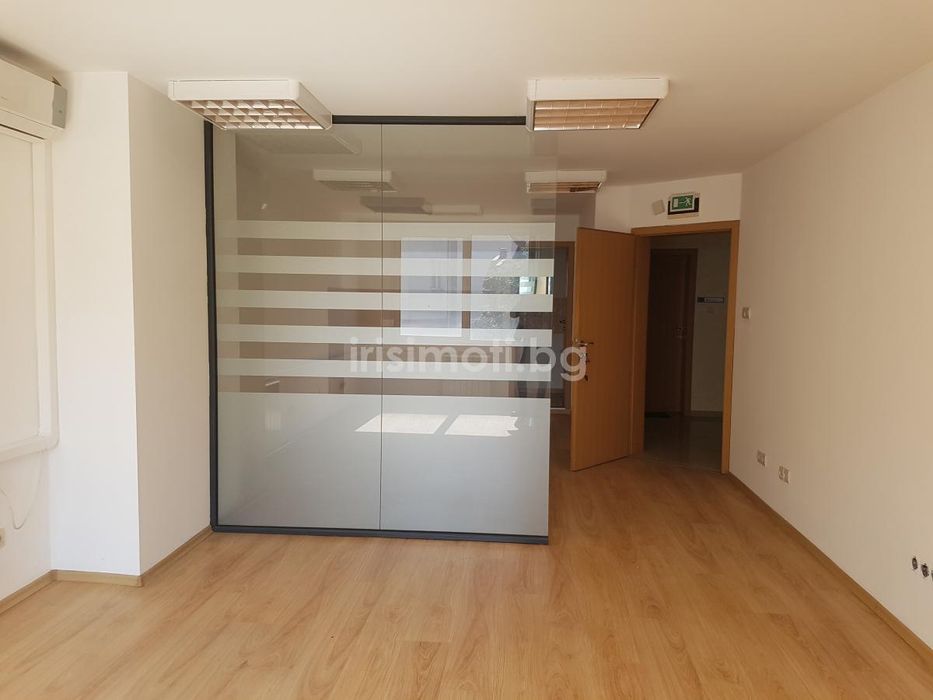 Дава се под наем Офис в София, Център - 62 кв.м за 372 € - Снимка #1