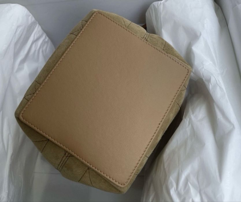 Dior чанта с пух