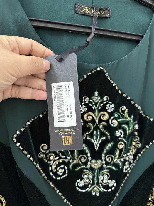 Срочно продам новые платье