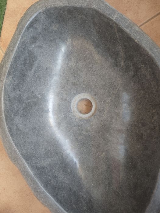 Продавам каменна мивка