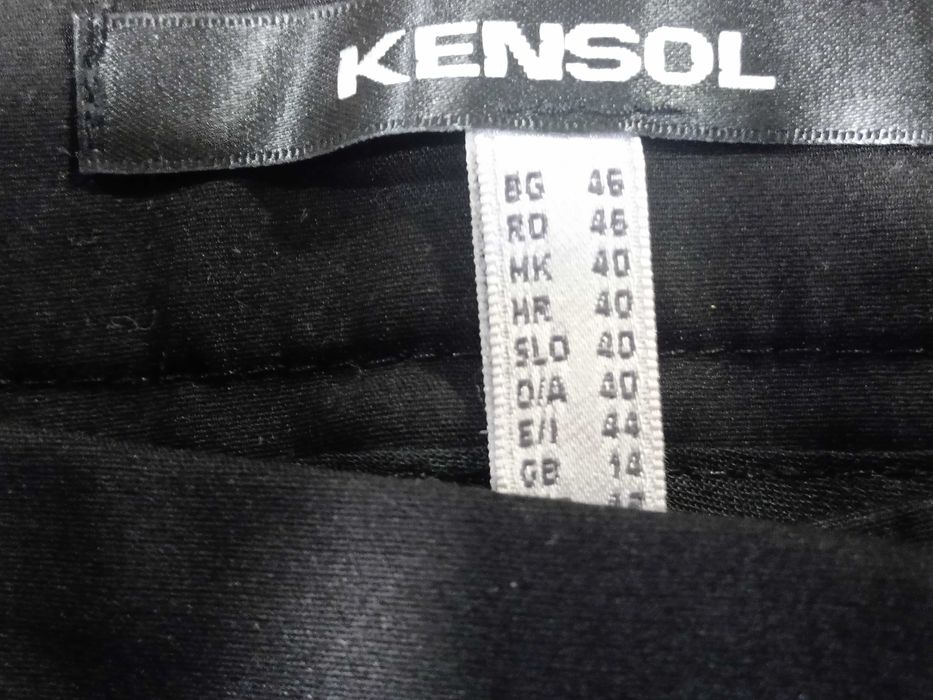 Дамски панталон в черно.