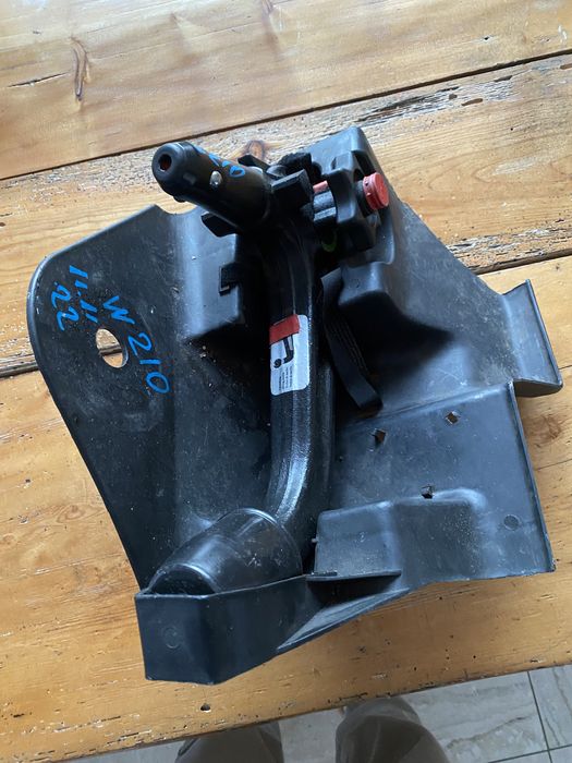 Теглич за Мерцедес Е класа w210