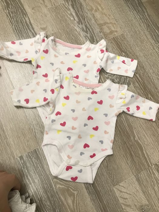 Бодики, ромперы  h&m